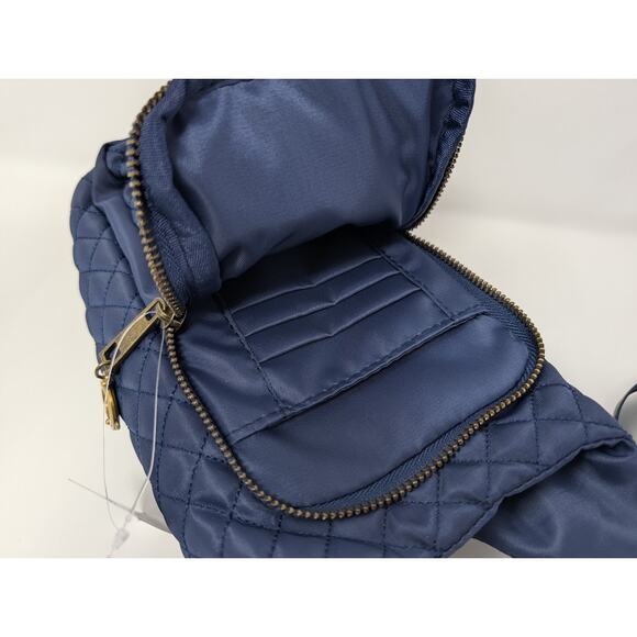 Epic Universe Emblem Water Bottle Blue Quilt Pattern Bag New w/ Tags - Picture 5 of 7